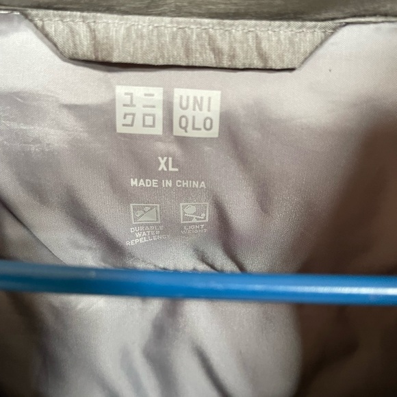 Uniqlo packable light jacket - Picture 3 of 3